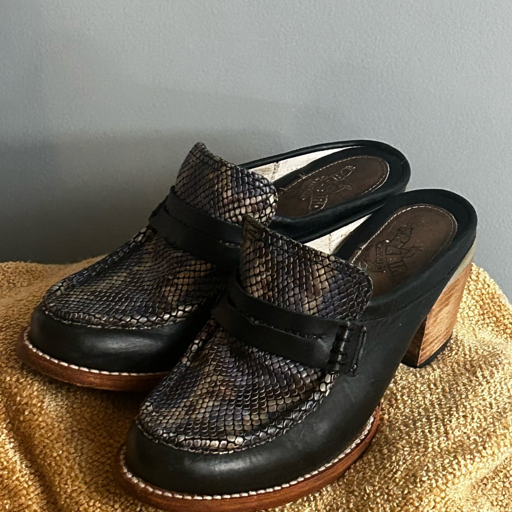 Freebird by Steven  Leather Clog Mules with Snakeskin - Collins size 8